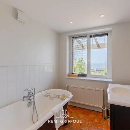 La Tour De Lestuaire Panoramic Sea View & Private Terrace 펜션 *