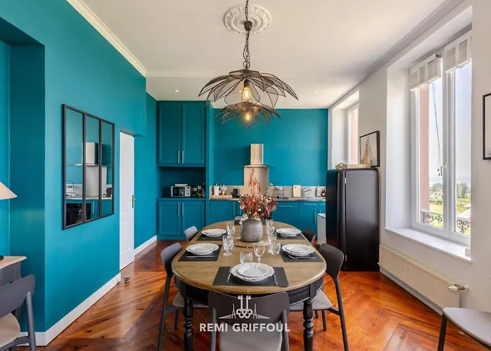 Дом отдыха La Tour De L'estuaire Sea View & Shared Garden 6 Guests Онфлёр