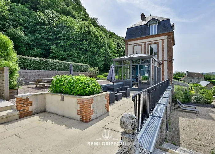 Дом отдыха La Tour De L'estuaire Sea View & Shared Garden 6 Guests *