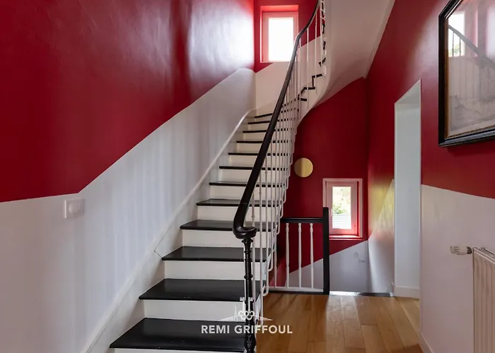 Дом отдыха La Tour De L'estuaire Sea View & Shared Garden 6 Guests