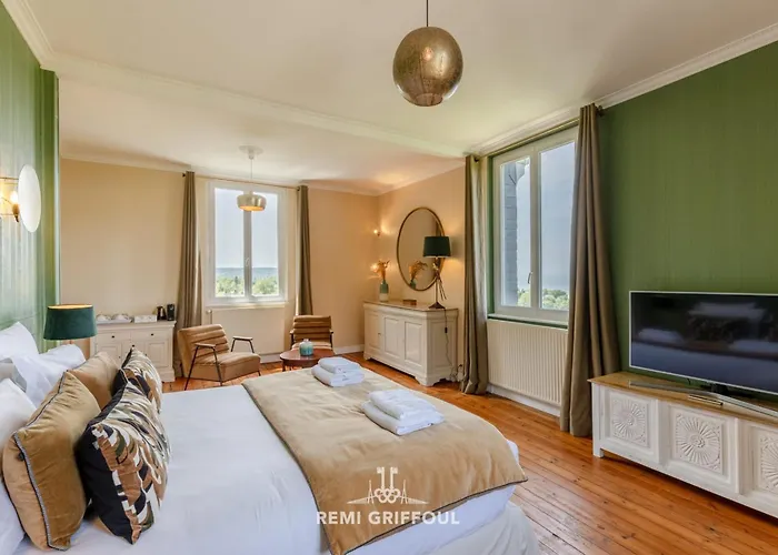 La Tour De L'estuaire Sea View & Shared Garden 6 Guests Онфлёр