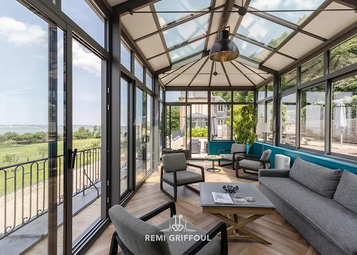 Дом отдыха La Tour De L'estuaire Sea View & Shared Garden 6 Guests