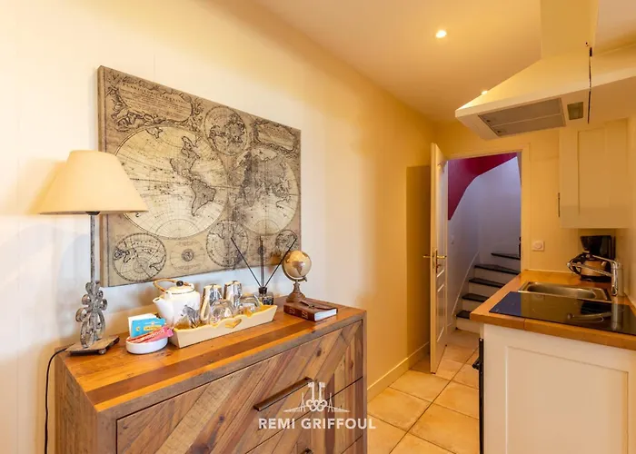 Дом отдыха La Tour De L'estuaire Sea View & Shared Garden 6 Guests