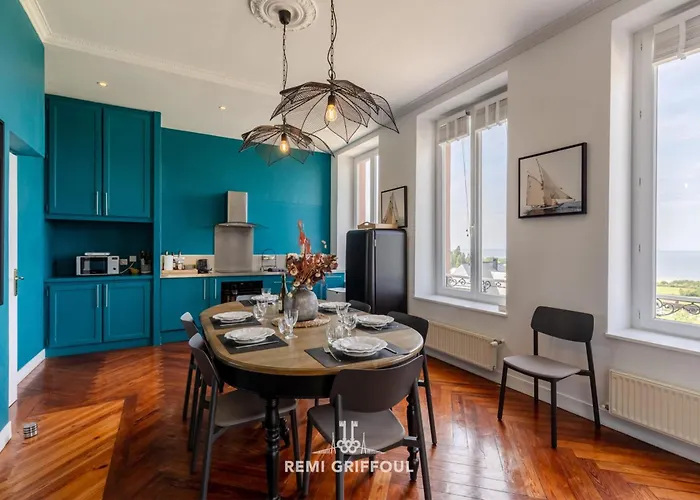 Дом отдыха La Tour De L'estuaire Sea View & Shared Garden 6 Guests *